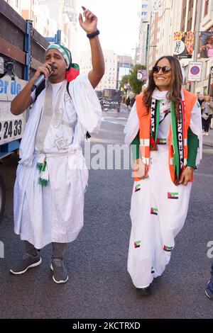 Manifestation ce samedi au centre de Madrid des membres et des partisans du peuple sahraoui pour demander la "libération du Sahara Occidental" coïncidant avec le 46th anniversaire des accords tripartites de Madrid (1975), par lesquels le Sahara a cessé d'être une province espagnole. À Madrid 13 novembre, 2021 Espagne (photo par Oscar Gonzalez/NurPhoto) Banque D'Images