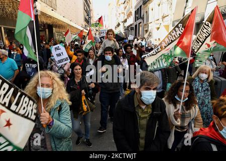 Des milliers de personnes descendent dans les rues de Madrid pour demander l'autodétermination du Sahara occidental à Madrid le 13rd novembre 2021. (Photo de Juan Carlos Lucas/NurPhoto) Banque D'Images