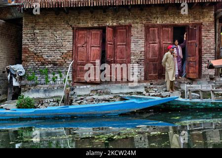 Maison en naufrage long des eaux du lac Dal à Srinagar, Cachemire, Inde, sur 26 juin 2010. (Photo de Creative Touch Imaging Ltd./NurPhoto) Banque D'Images