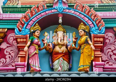 Figure de Lord Vinayagar (Lord Ganesh) orne un temple hindou à Mullaitivu, au Sri Lanka. Ce temple était connu pour avoir été fréquenté par Velupillai Prabhakaran, le chef décédé des combattants LTTE (Tigres de libération de l'Eelam tamoul). Le temple a été endommagé lors des bombardements de l'armée sri-lankaise pendant la guerre civile et est en train d'être reconstruit. (Photo de Creative Touch Imaging Ltd./NurPhoto) Banque D'Images