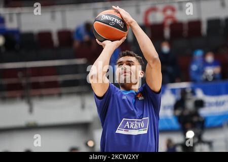 Oscar Da Silva de l'ALBA Berlin tire le ballon pendant l'échauffement avant le match de basket-ball de l'Euroligue entre Zenit Saint-Pétersbourg et ALBA Berlin sur 17 novembre 2021 à Sibur Arena à Saint-Pétersbourg, Russie. (Photo de Mike Kireev/NurPhoto) Banque D'Images