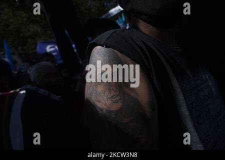 Un tatouage représentant la vice-présidente Argentine Cristina Fernandez de Kirchner est photographié lors d'une manifestation en faveur du président argentin Alberto Fernandez gouvernement après des élections législatives de mi-mandat à la Plaza de Mayo sur 17 novembre 2021 à Buenos Aires, en Argentine. (Photo de MatÃ­as Baglietto/NurPhoto) Banque D'Images