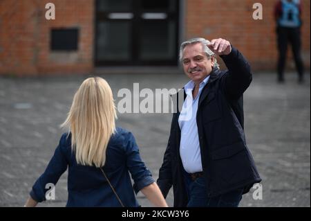 Alberto Fernández, Fabiola Yañez lors des élections législatives à Buenos Aires, Argentine, le dimanche 14 novembre 2021. (Photo de Mario de Fina/NurPhoto) Banque D'Images