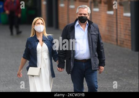 Alberto Fernández, Fabiola Yañez lors des élections législatives à Buenos Aires, Argentine, le dimanche 14 novembre 2021. (Photo de Mario de Fina/NurPhoto) Banque D'Images