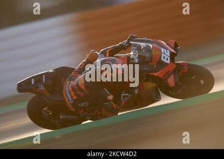 Mika Kallio (82) de Finlande et Red Bull KTM Factory Racing pendant les essais de la nouvelle saison MotoGP 2022 à Circuito Jerez - Angel Nieto sur 18 novembre 2021 à Jerez de la Frontera, Espagne. (Photo de Jose Breton/Pics action/NurPhoto) Banque D'Images