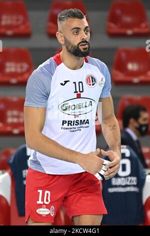 Giulio Sabbi #10 (Gioiella Prisma Taranto)r pendant le Volleyball Italien Serie A Men SuperLeague Championship Cucine Lube Civitanova vs Prisma Taranto on 18 novembre 2021 au Forum Eurosuole de Civitanova Marche, Italie (photo de Roberto Bartomeoli/LiveMedia/NurPhoto) Banque D'Images