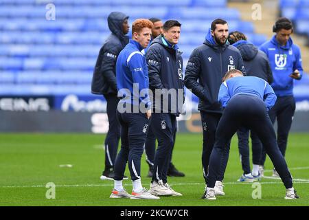 Joe Lolley de la forêt de Nottingham et Jack Colback de la forêt de Nottingham lors du match de championnat Sky Bet entre Reading et Nottingham Forest au Select car Leasing Stadium, Reading le samedi 20th novembre 2021. (Photo de Jon Hobley/MI News/NurPhoto) Banque D'Images