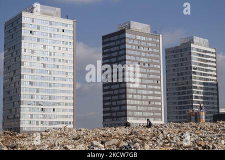 Ruines de maisons de destruction, quartier de Fikirtepe à istanbul le 20 novembre 2021. La transformation urbaine qui a commencé à Fikirtepe dans le district de Kadköy en 2010 n'a pas pu être achevée par les entreprises intervenantes. La transformation urbaine inachevée de Fikirtepe sera achevée par le Ministère de l'environnement et de l'urbanisation jusqu'en 2024. (Photo par Resul Kaboglu/NurPhoto) Banque D'Images