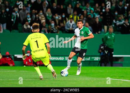 Matheus Nunes pendant le match TACA de Portugal entre le Sporting CP et Varzim SC à l'Estadio José Alvalade sur 18 novembre 2021 à Lisbonne, Portugal.(photo de Paulo Nascimento/NurPhoto) Banque D'Images