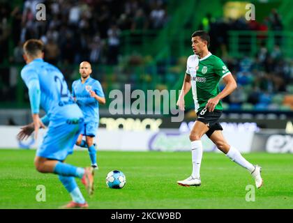 Matheus Nunes de Sporting CP pendant le match TACA de Portugal entre Sporting CP et Varzim SC à Estadio José Alvalade sur 18 novembre 2021 à Lisbonne, Portugal.(photo de Paulo Nascimento/NurPhoto) Banque D'Images