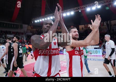21 Giancarlo Ferrero OpenJobMetis Varese, 22 Jalen Jones OpenJobMetis Varese lors du championnat de LBA Italie entre Openjobmestis Varèse et Bertram Derthona Tortona, à Varèse, en Italie, sur 20 novembre 2021. (Photo de Fabio Averna/NurPhoto) Banque D'Images