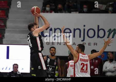 24 MIKE DAUM Bertram Derthona Tortona lors du championnat de LBA Italie entre Openjobmestis Varèse et Bertram Derthona Tortona, à Varèse, en Italie, sur 20 novembre 2021. (Photo de Fabio Averna/NurPhoto) Banque D'Images