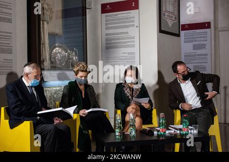 Riccardo Di Segni,Alessandra Di Castro,Ruth Dureghello,Francesco Leone lors de la présentation de l'exposition '1849-1871. Juifs à Rome entre ségrégation et émancipation», à Rome, Italie, sur 9 novembre 2021. (Photo par Andrea Ronchini/NurPhoto) Banque D'Images