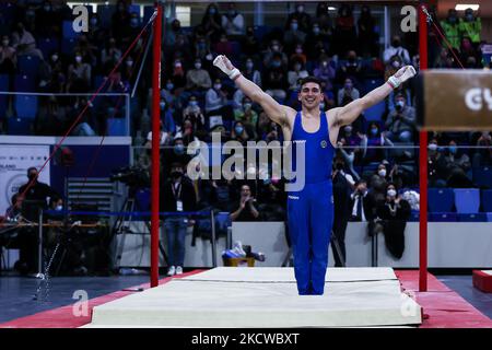 Carlo Macchini de l'équipe de GAM Italie lors du Grand Prix de gymnastique 2021 à l'Allianz Cloud Arena, Milan, Italie sur 20 novembre 2021 (photo de Fabrizio Carabelli/LiveMedia/NurPhoto) Banque D'Images