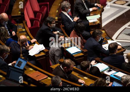 Gabriel Attal, porte-parole du gouvernement, lors de la séance de questions au gouvernement à l'Assemblée nationale, à Paris, le 23 novembre 2021. (Photo par Andrea Savorani Neri/NurPhoto) Banque D'Images