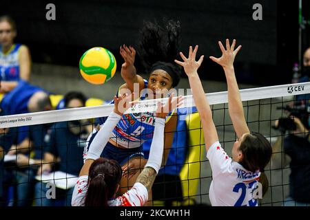 Pic du loveth Omoruyi (Conegliano) pendant le match de volleyball féminin de la Ligue des champions du CEV A. Carraro Imoco Conegliano vs ZOK Ub Serbie sur 24 novembre 2021 au PalaVerde à Trévise, Italie (photo d'Ettore Griffoni/LiveMedia/NurPhoto) Banque D'Images