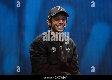 Valentino Rossi sur la scène pendant les nouvelles un tour de plus sur 25 novembre 2021 à l'EICMA 2021 - Rho Fiera à Milan, Italie (photo de Francesco Scaccianoce/LiveMedia/NurPhoto) Banque D'Images