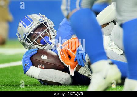 Les Detroit Lions en course de retour Jamaal Williams (30) est affronté lors d'un match de football de la NFL entre les Detroit Lions et les Chicago Bears à Detroit, Michigan, États-Unis, jeudi, 25 novembre 2021. (Photo par Amy Lemus/NurPhoto) Banque D'Images