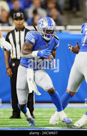 Les Detroit Lions en course de retour Jamaal Williams (30) transporte le ballon lors d'un match de football NFL entre les Detroit Lions et les Chicago Bears à Detroit, Michigan, États-Unis, jeudi, 25 novembre 2021. (Photo par Amy Lemus/NurPhoto) Banque D'Images