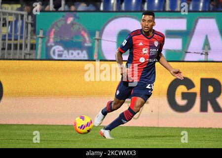 Henrique Dalbert de Cagliari Calcio pendant le football italien série A match Cagliari Calcio contre US Salernitana sur 26 novembre 2021 à l'Unipol Domus de Cagliari, Italie (photo de Luigi Canu/LiveMedia/NurPhoto) Banque D'Images