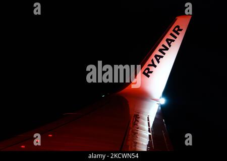 Le logo Ryanair est visible sur l'aile de l'avion de Boening 737 pendant le vol de Balice, Pologne à Bergame, Italie sur 24 novembre 2021. (Photo de Jakub Porzycki/NurPhoto) Banque D'Images