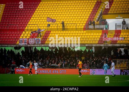 Fans de Reggina pendant le match italien de football série B Benevento Calcio vs Reggina 1914 sur 27 novembre 2021 au Stadio Ciro Vigorito à Benevento, Italie (photo de Valentina Giannettoni/LiveMedia/NurPhoto) Banque D'Images