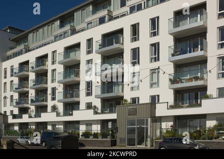 Nouvel immeuble moderne d'appartements sur le front de mer à Worthing, West Sussex, Angleterre Banque D'Images