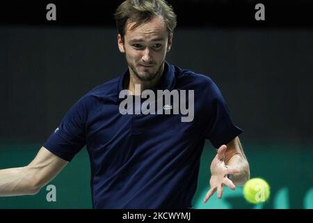 Daniil Medvedev de Russie en action pendant la finale de la coupe Davis 2021, Groupe A, match de tennis joué entre l'Espagne et la Russie à l'aréna de Madrid pabilion sur 28 novembre 2021, à Madrid, Espagne. (Photo par Oscar Gonzalez/NurPhoto) Banque D'Images