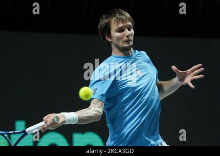 Alexander Bublik du Kazakhstan en action pendant la finale de la coupe Davis 2021 quart finale du match entre la Serbie et le Kazakhstan à l'aréna de Madrid pabilion sur 01 décembre 2021 à Madrid, Espagne. (Photo par Oscar Gonzalez/NurPhoto) Banque D'Images