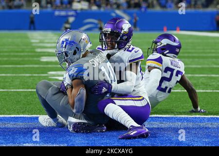 Amon-Ra St. Brown, grand receveur des Lions de Detroit (14), a remporté un match de touchdown gagnant au cours de la deuxième partie d'un match de football de la NFL contre les Vikings du Minnesota à Detroit, Michigan, États-Unis, dimanche, 5 décembre 2021. (Photo de Jorge Lemus/NurPhoto) Banque D'Images