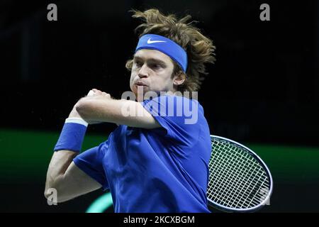 Andrey Rublev de Russie en action dans le match contre Borna Gojo de Croatie lors de la finale de la coupe Davis entre la Fédération russe de tennis et la Croatie au pavillon de l'Arena de Madrid sur 05 décembre 2021 à Madrid, Espagne (photo d'Oscar Gonzalez/NurPhoto) Banque D'Images