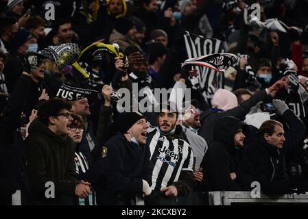 Juventus Supporters pendant la série Un match entre Juventus FC et Genova CFC au stade Allianz, à Turin, Italie, le 5 décembre 2021 (photo d'Alberto Gandolfo/NurPhoto) Banque D'Images