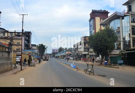 Vue d'une rue déserte lors d'un bandh contre le meurtre de 13 civils par les forces de sécurité indiennes lors d'une opération anti-insurrectionnelle dans la nuit de 04 décembre au village de Oting dans le district de mon , à Dimapur, État indien du Nagaland, au nord-est du pays, le lundi 06 décembre 2021. (Photo de Caisii Mao/NurPhoto) Banque D'Images