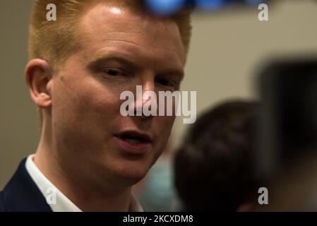 Adrien Quatennens, membre de la France Insoumise (LFI), élu à l'Assemblée nationale française lors de la législature 2017, lors de la réunion organisée pour la candidature de Jean-Luc Melenson, à la Défense, à Paris, le 5 décembre 2021. (Photo par Andrea Savorani Neri/NurPhoto) Banque D'Images