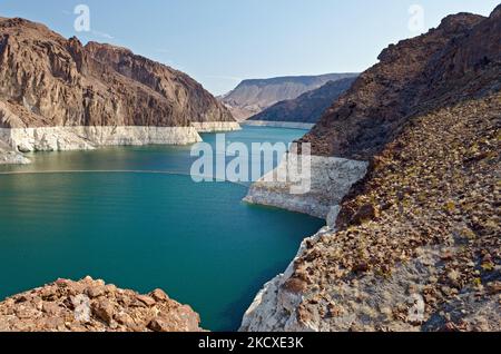 Fleuve Colorado en face du barrage Hoover, du côté du Nevada, aux États-Unis Banque D'Images