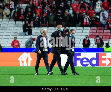 Jorge Jesus, Luisao et Rui Braz de SL Benfica lors du match E de la Ligue des champions de l'UEFA entre SL Benfica et Dinamo Kiev à Estadio da Luz sur 08 décembre 2021 à Lisbonne, Portugal. (Photo de Paulo Nascimento/NurPhoto) Banque D'Images