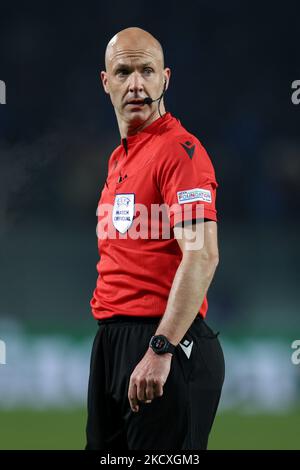 L'arbitre Anthony Taylor (FRA) lors du match de football de la Ligue des champions de l'UEFA Atalanta BC vs Villarreal sur 09 décembre 2021 au stade Gewiss de Bergame, Italie (photo de Francesco Scaccianoce/LiveMedia/NurPhoto) Banque D'Images