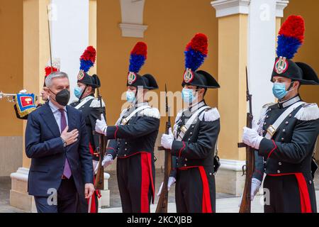 Le ministre de la Défense, Lorenzo Guerini, visite l'école de foresterie de Carabinieri à Cittaducale, le 10 décembre 2021. (Photo de Riccardo Fabi/NurPhoto) Banque D'Images