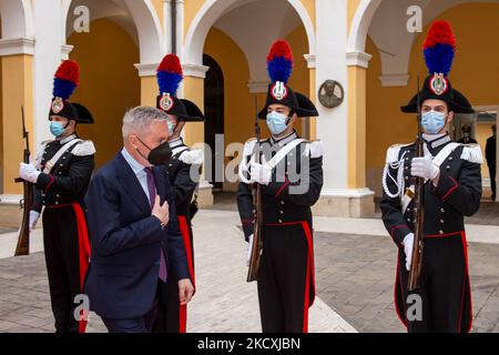 Le ministre de la Défense, Lorenzo Guerini, visite l'école de foresterie de Carabinieri à Cittaducale, le 10 décembre 2021. (Photo de Riccardo Fabi/NurPhoto) Banque D'Images