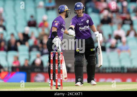 Matthew Wade (C) et d'Arcy court chauves-souris pendant le match entre Sydney Sixers et Hobart Hurricanes au Sydney Cricket Ground, sur 11 décembre 2021, à Sydney, en Australie. (Usage éditorial uniquement) Banque D'Images