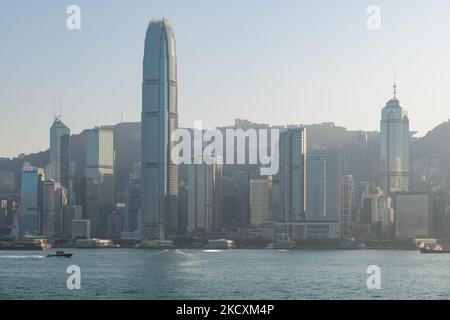Hong Kong, Chine, 11 décembre 2021, Victoria Harbour et le centre de Hong Kong vus du musée M+. (Photo de Marc Fernandes/NurPhoto) Banque D'Images