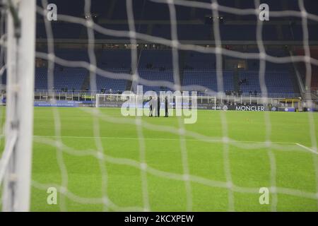 Arbitre parlant avant la série Un match entre le FC Internazionale contre Cagliari Calcio sur 12 décembre 2021 au stade Giuseppe Meazza à Milan, Italie (photo par Mairo Cinquetti/NurPhoto) Banque D'Images