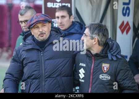 Sinisa Mihajlovic entraîneur-chef du FC de Bologne sourit à Ivan Juric entraîneur-chef du FC de Turin lors de la série Un match de football entre le FC de Turin et le FC de Bologne au Stadio Olimpico Grande Torino on 12 décembre 2021 à Turin, Italie (photo par Alberto Gandolfo/NurPhoto) Banque D'Images