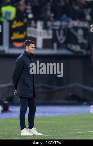 Thiago Motta Manager de Spezia Calcio regarde pendant la série Un match entre AS Roma et Spezia Calcio au Stadio Olimpico, Rome, Italie, le 13 décembre 2021. (Photo de Giuseppe Maffia/NurPhoto) Banque D'Images