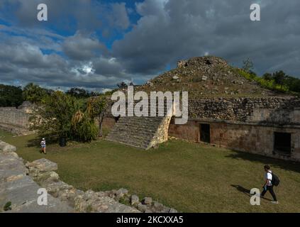 Le site archéologique de Kabah Maya, dans la région de Puuc, dans l'ouest du Yucatan, est la deuxième plus grande ruine de la région de Puuc après Uxmal. Jeudi, 02 décembre 2021, à Uxmal, Yucatan, Mexique. (Photo par Artur Widak/NurPhoto) Banque D'Images