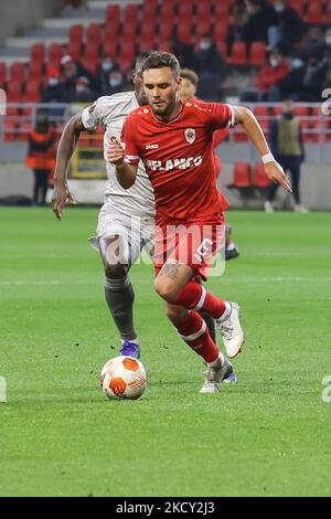 Birger Verstraete #6 d'Anvers pendant le match Europa League entre l'équipe belge de football Royal Antwerp FC et l'équipe grecque de football Olympiacos Pireaus FC, dans le groupe D de la scène du groupe UEFA Europa League. Stade Bosuilstadion à Anvers, Belgique sur 9 décembre 2021 (photo de Nicolas Economou/NurPhoto) Banque D'Images