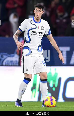 Alessandro Bastoni du FC Internazionale pendant la série Un match entre l'US Salernitana 1919 et le FC Internazionale au Stadio Arechi, Salerno, Italie, le 17 décembre 2021. (Photo de Giuseppe Maffia/NurPhoto) Banque D'Images