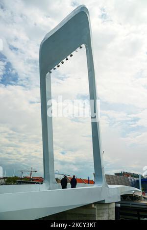 Pont piétonnier de l'amiral dans le vieux port de Tallinn. Banque D'Images