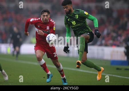 Phillip Billing, de Bournemouth, participe à Matt Crooks de Middlesbrough lors du match du championnat Sky Bet entre Middlesbrough et Bournemouth au stade Riverside, à Middlesbrough, le samedi 18th décembre 2021. (Photo par Michael Driver/MI News/NurPhoto) Banque D'Images