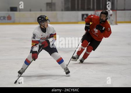 JANG Heegon en action pendant la division II - Groupe A 2022 Championnat du monde de hockey sur glace U20 match entre la Lituanie et la Corée du Sud sur 19 décembre 2021 à Brasov, Roumanie. (Photo par Alex Nicodim/NurPhoto) Banque D'Images